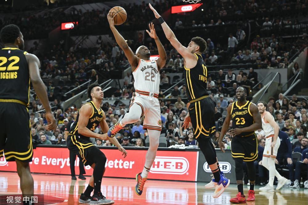 他快速瞄准 他快速瞄准