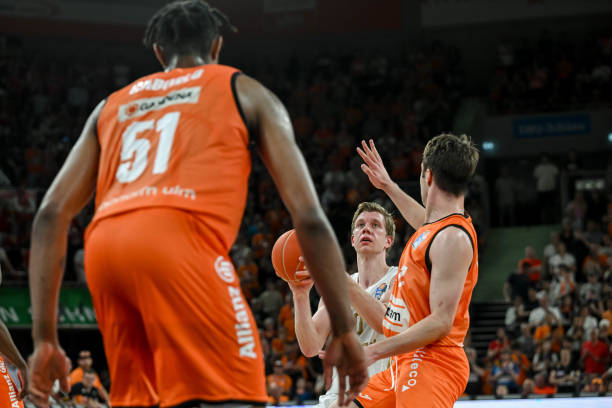 还是后场传 还是后场传